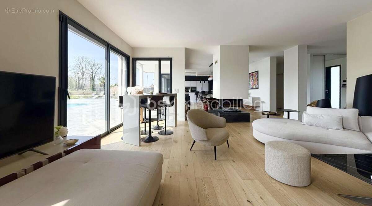 Maison à LA CHAPELLE-SAINT-LUC