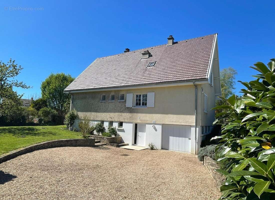 Maison à SAINT-DOULCHARD