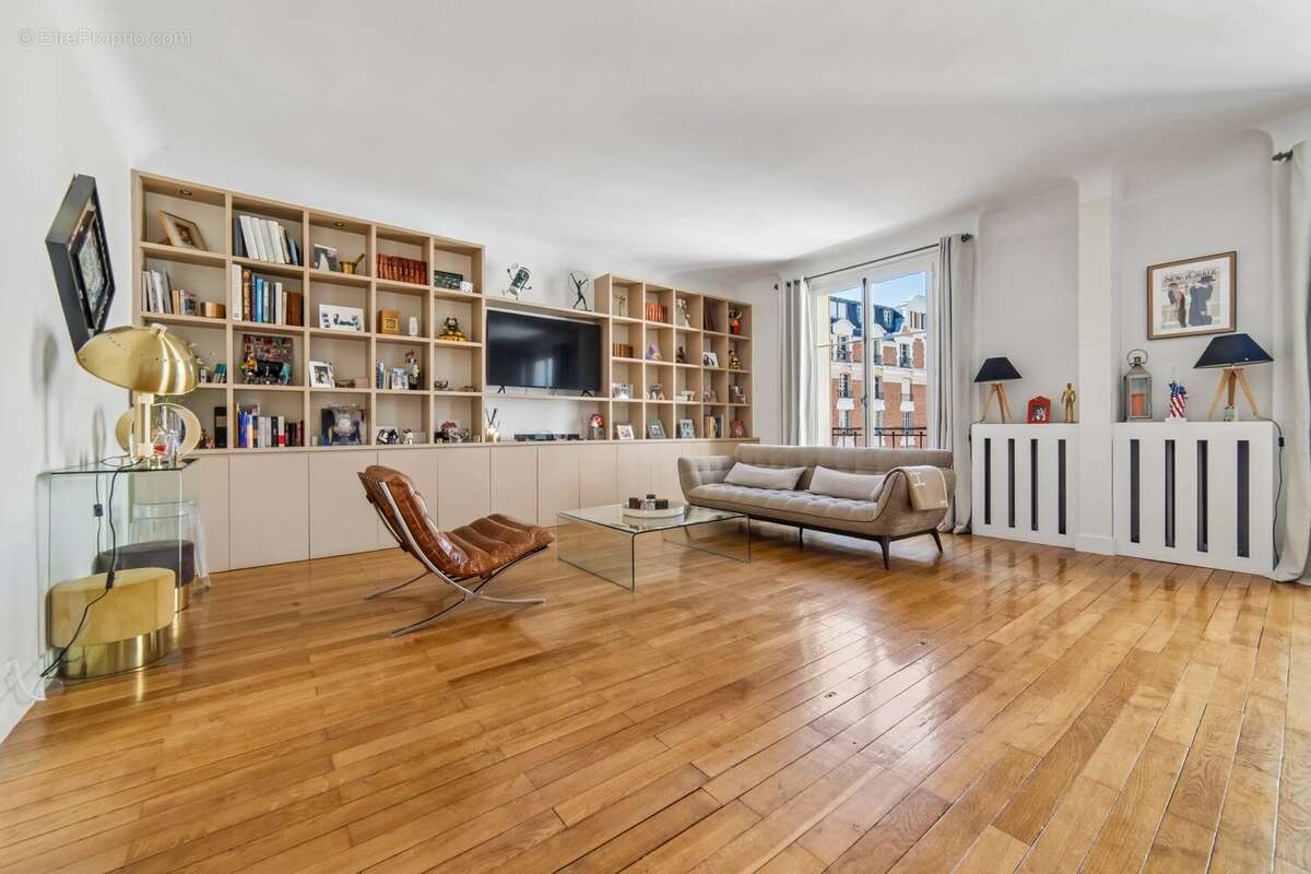 Appartement à NEUILLY-SUR-SEINE