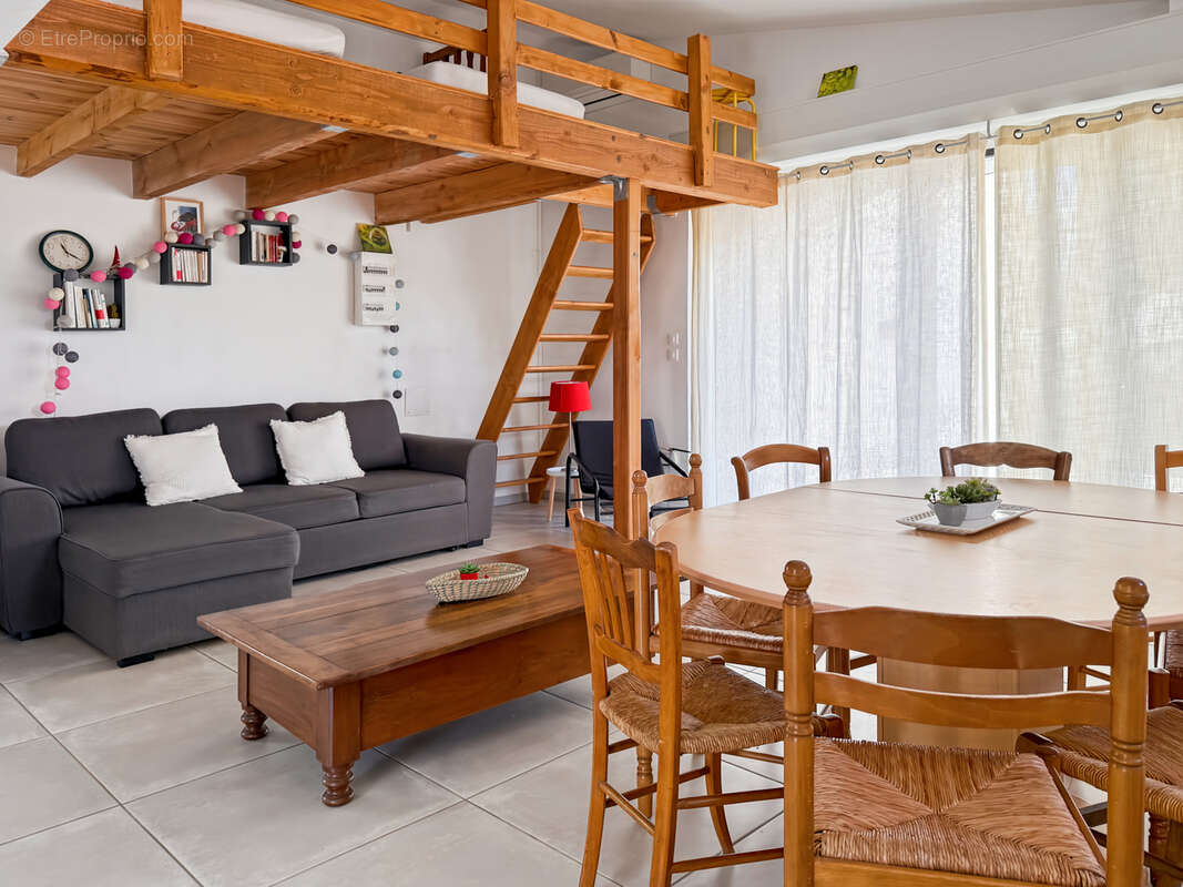 Maison à VILLENEUVE-DE-BERG