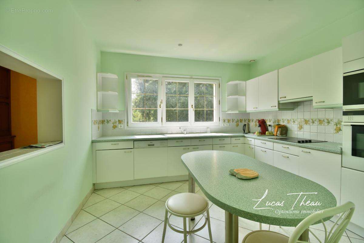 Maison familiale de 165 m² – 7 chambres – Terrain de 1 926 m² – Proche A13 - photo 3