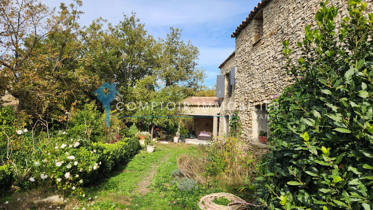 Dept 84 - Gordes - Belle bâtisse au calme - 164 m2 de surface habitables + dépendance à aménager et grenier su - photo 12