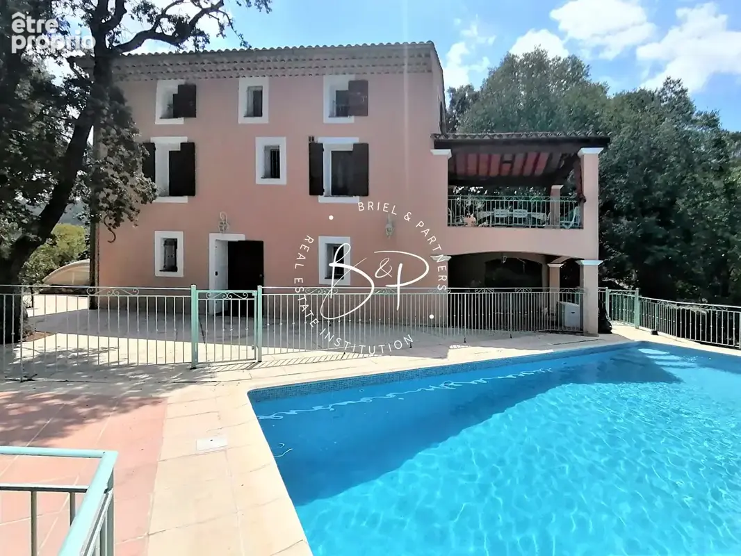 CARCES à VENDRE Bastide et bergerie en pierre au coeur d'un hameau provençal  4 chambres piscine garage sur  3300 m² de terrain  - photo 8