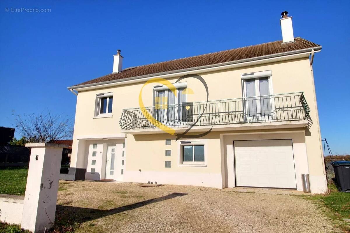 Maison à SOYE-EN-SEPTAINE