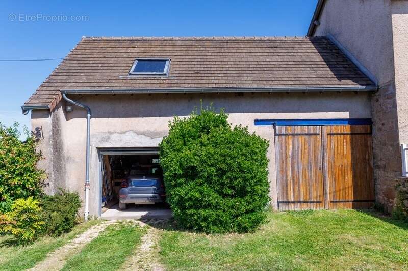 Exclusivité, à vendre – Maison avec double garage et terrain clos – Vérosvres (71) - photo 12