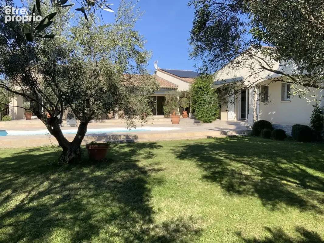 Propriété de plain pied, terrain arboré avec piscine à quelques minutes d'Uzès. - photo 16