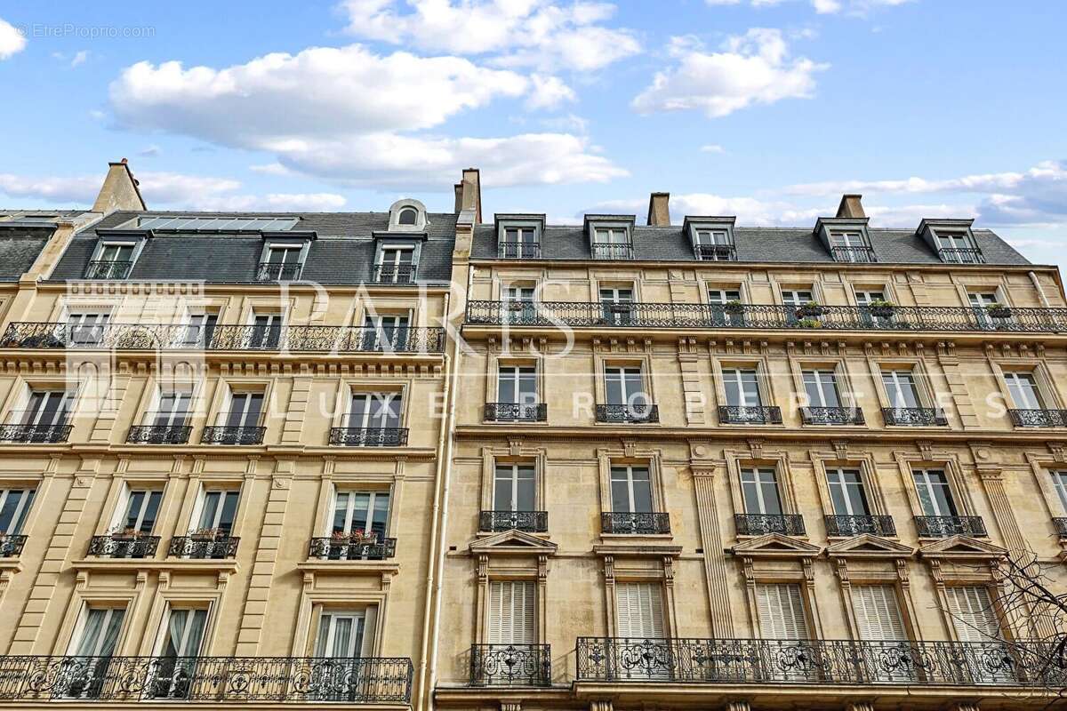 Appartement à PARIS-17E