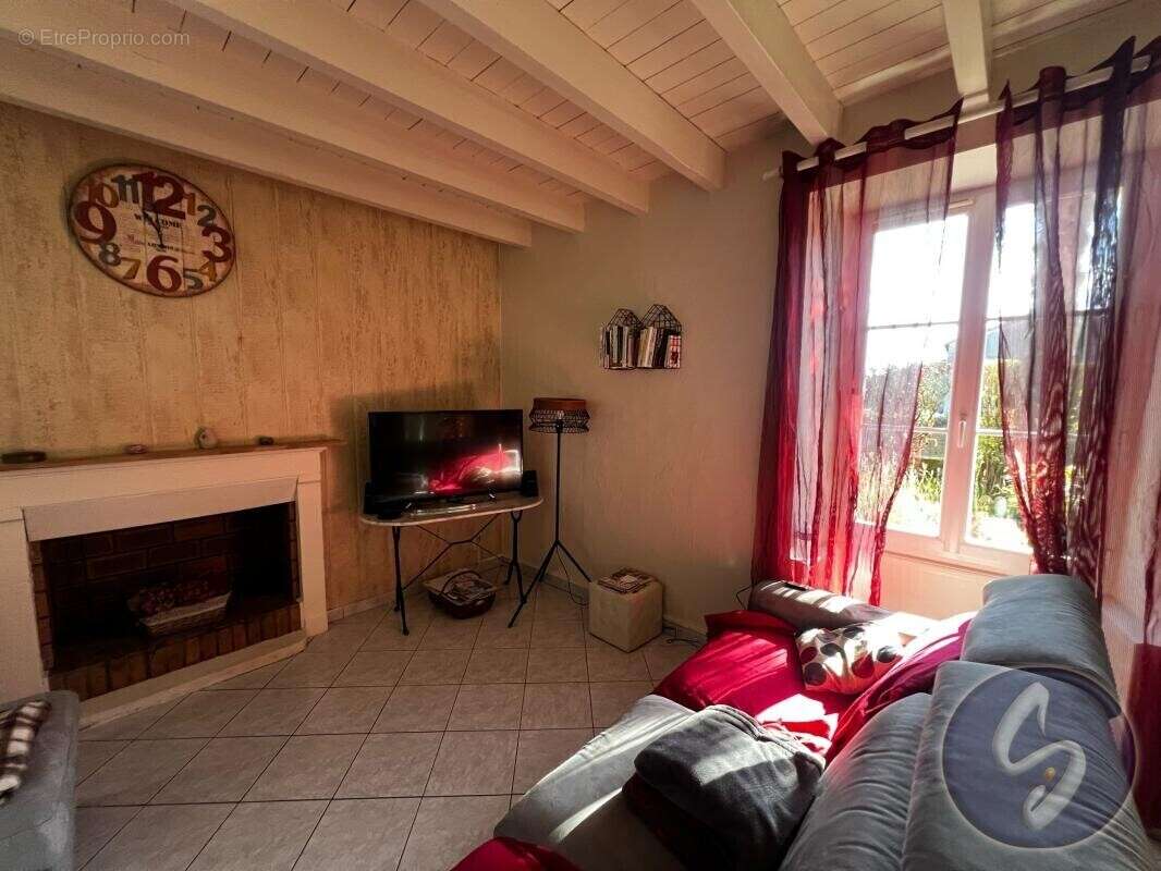 Maison à AZAY-LE-BRULE