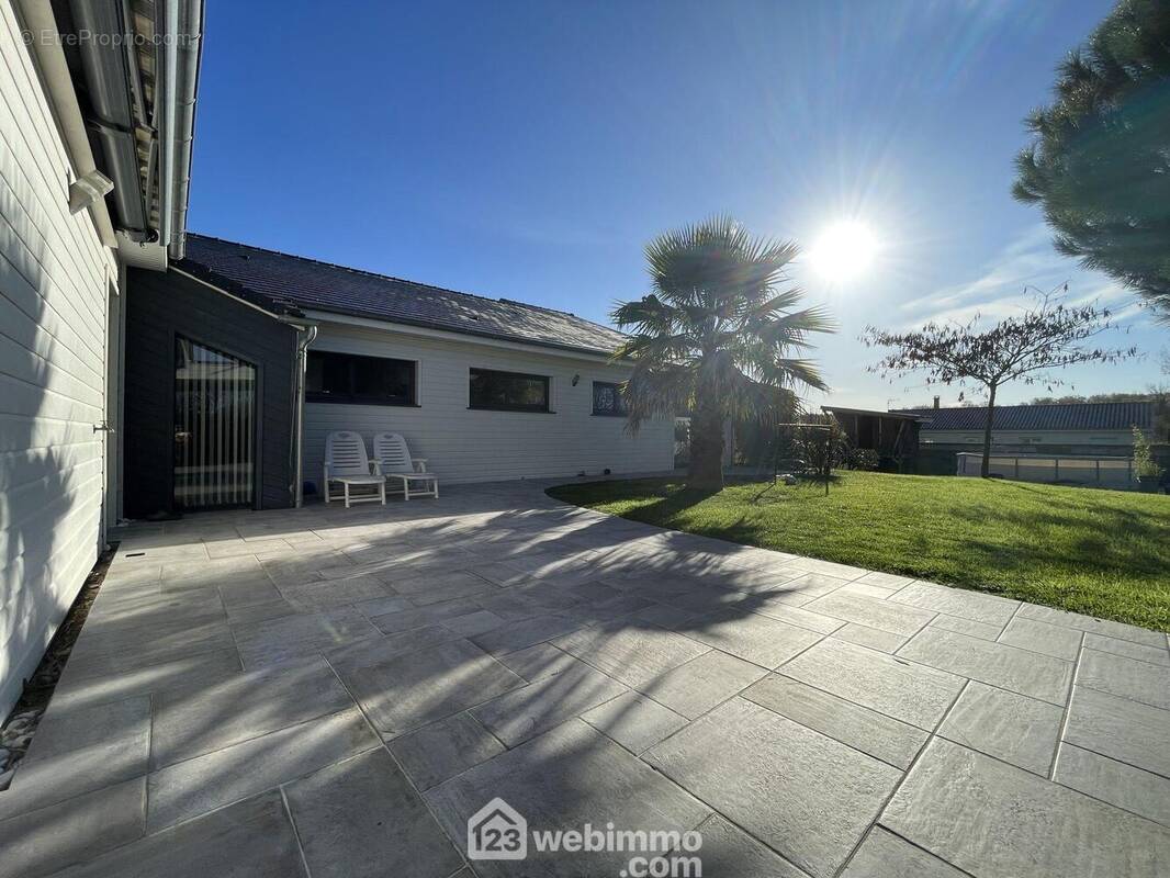 Maison plain-pied de 2013, 165 m2 habitables. - Maison à NAINTRE