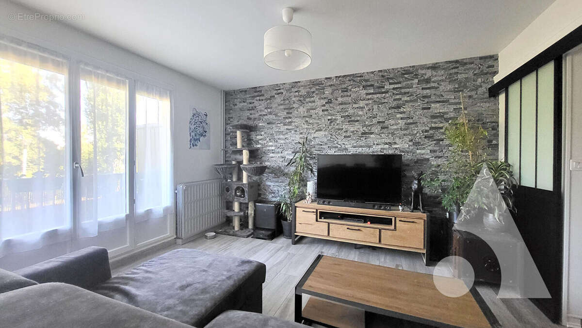 Herblay Sur Seine - Appartement 5 pièces  de 96m²  avec balcon, caves, parking et box - photo 4