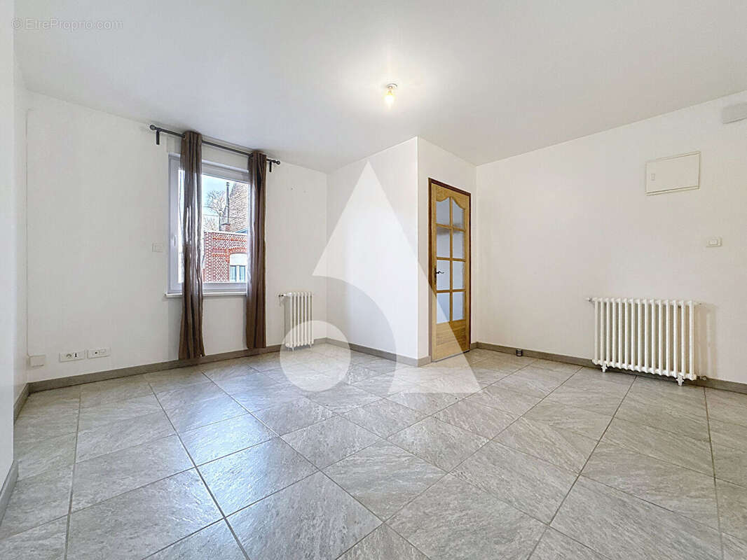 Maison à QUIEVRECHAIN