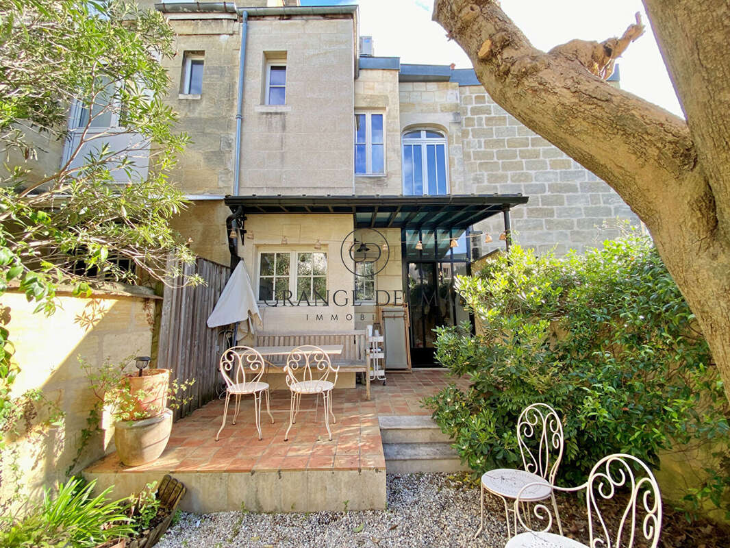 SAINT-SEURIN - Maison rénovée - 4 chambres - Jardin et cave - Prestations anciennes - photo 13