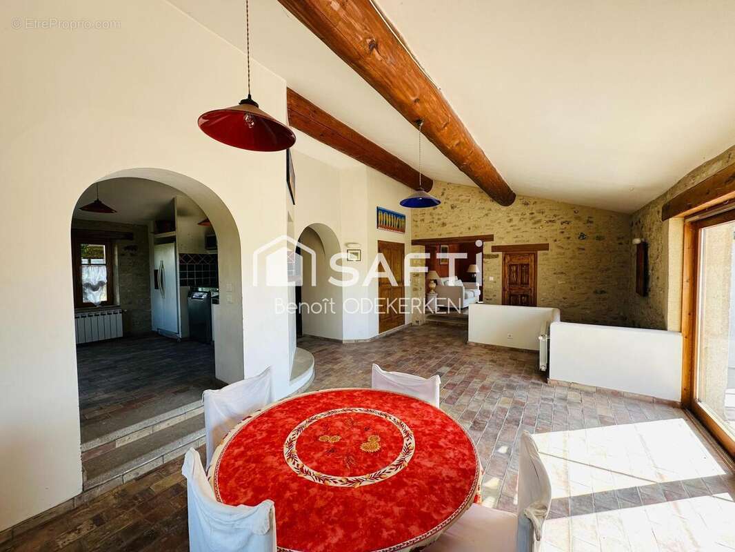 Maison 170 m² à Dauphin  - photo 9