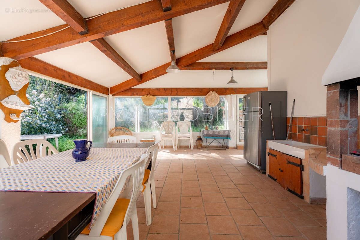Maison à SIMIANE-COLLONGUE