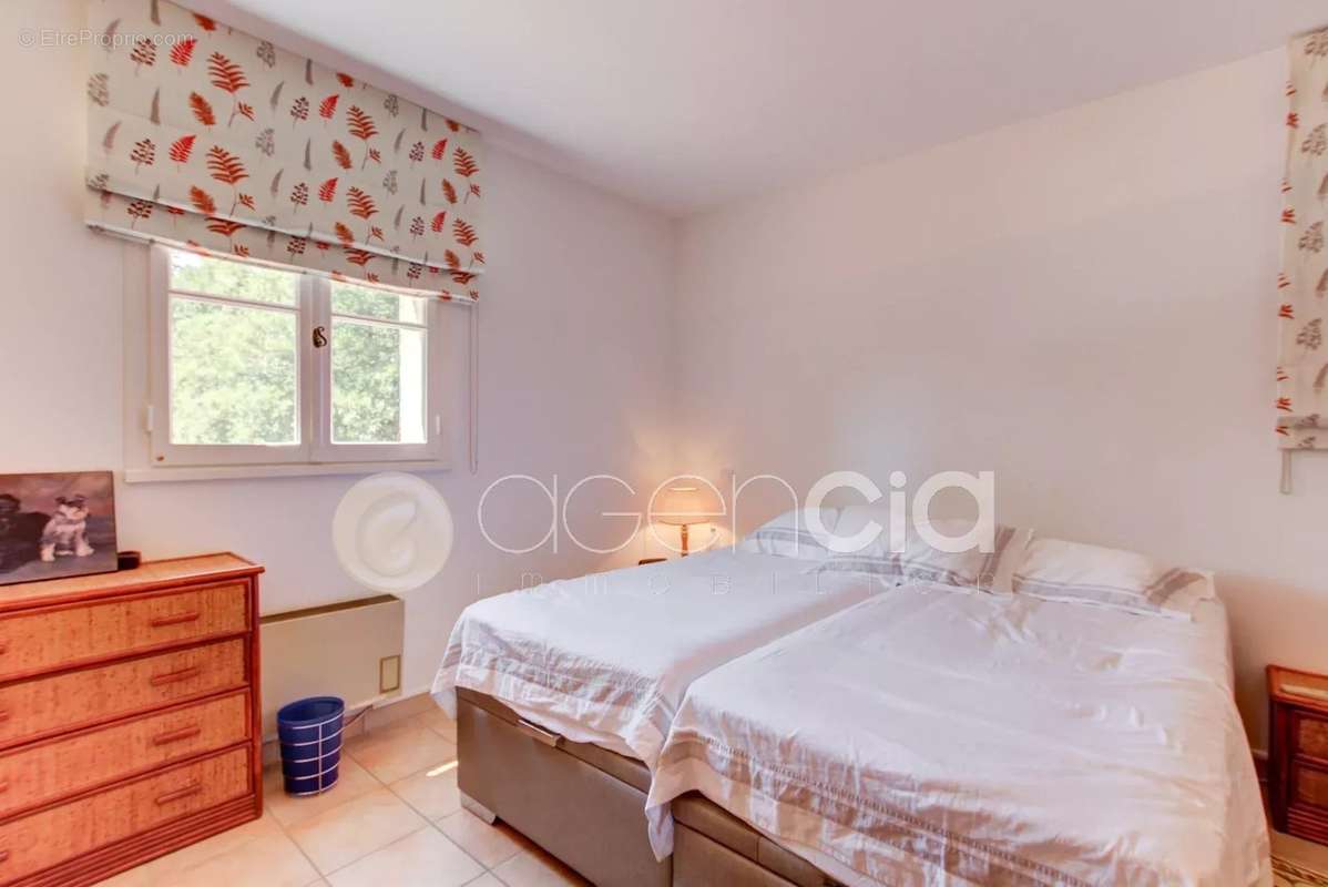 Maison à ROQUEFORT-LES-PINS