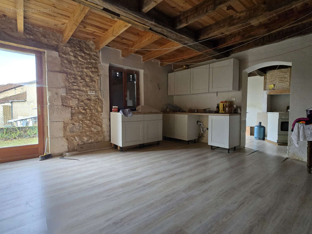 Maison en pierres au cœur de Villamblard avec 2 habitations! - photo 14