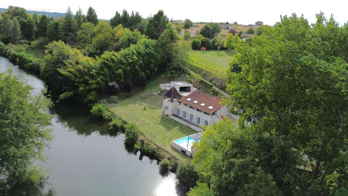 Maison à AUBETERRE-SUR-DRONNE