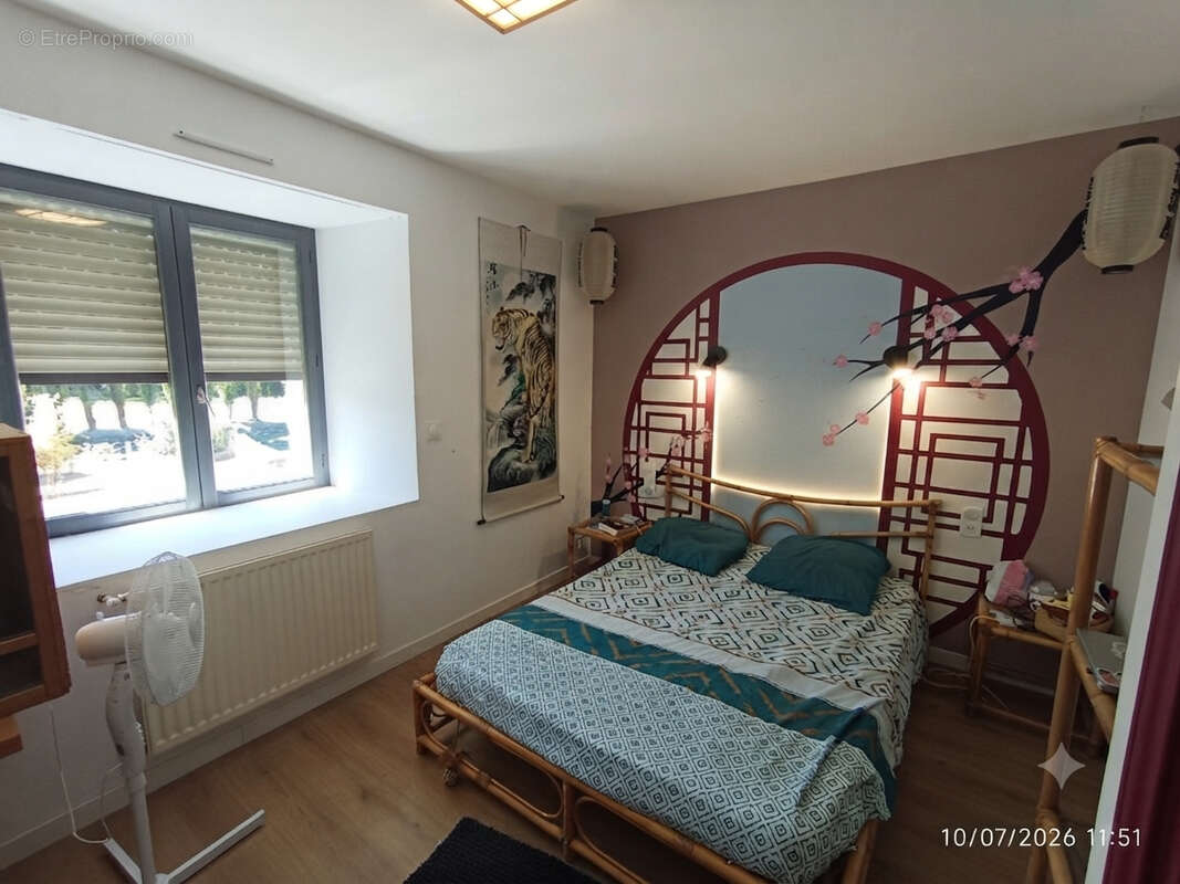 Argentré-Du-Plessis, maison en pierres rénovée de 166 m2 sur 1 755 m² de terrain - photo 4