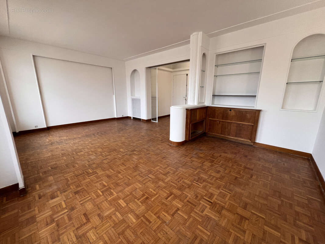 Appartement à MARSEILLE-1E
