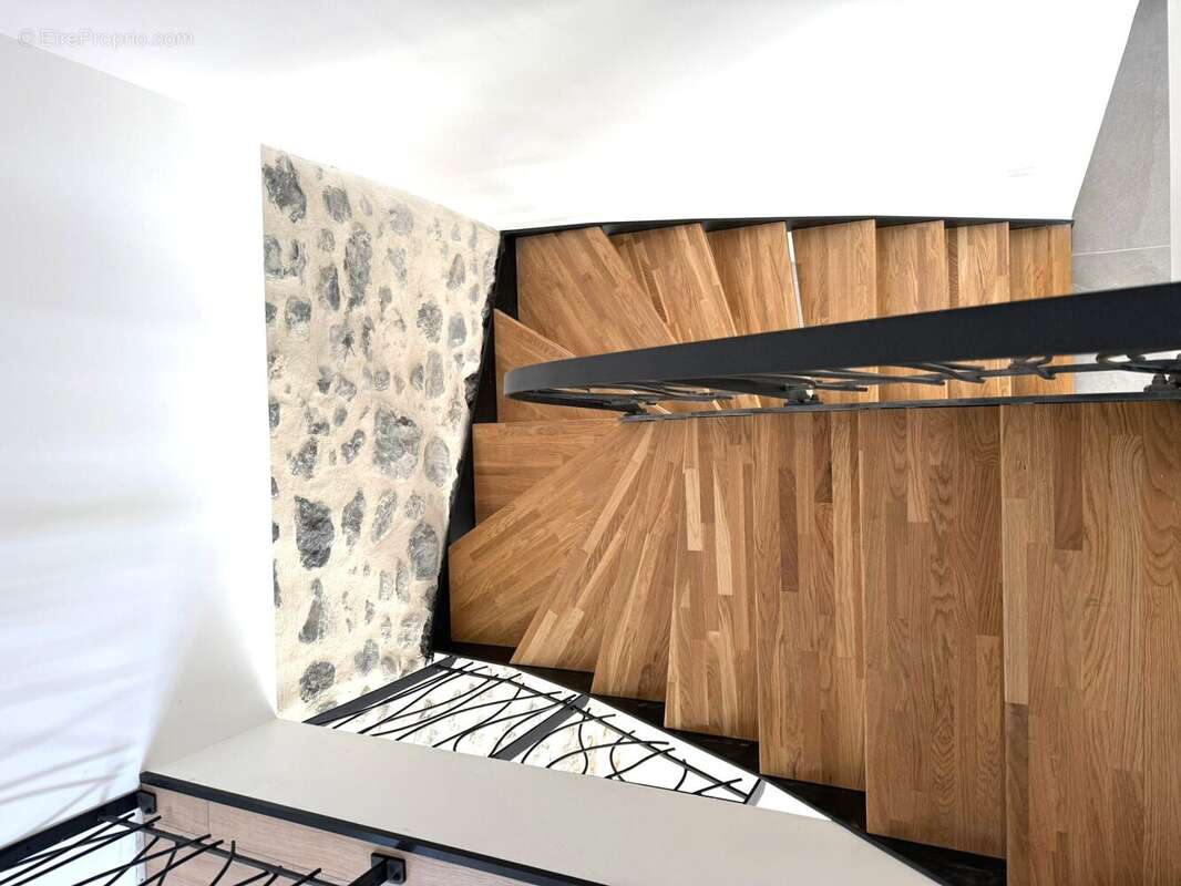 Maison à SAINT-NAZAIRE-LES-EYMES