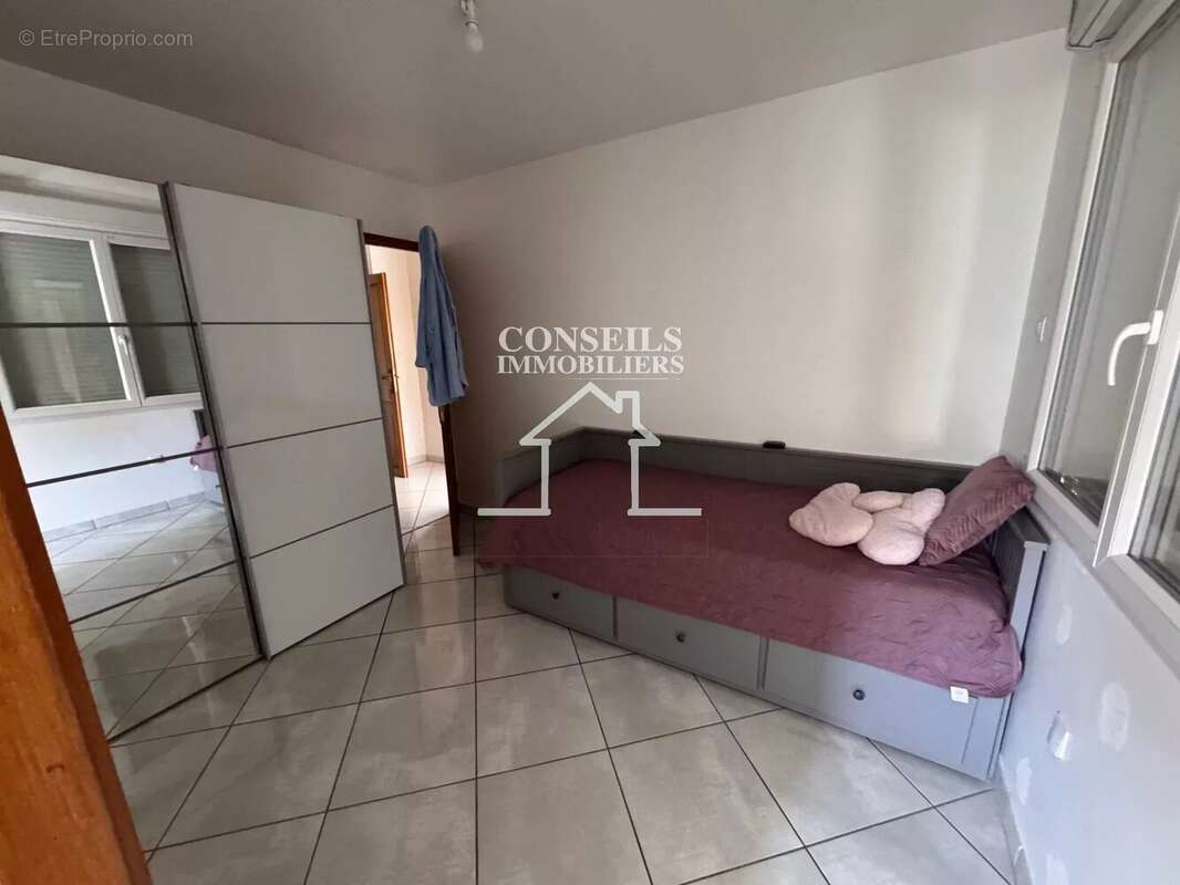 Maison à VILLENEUVE-SUR-YONNE