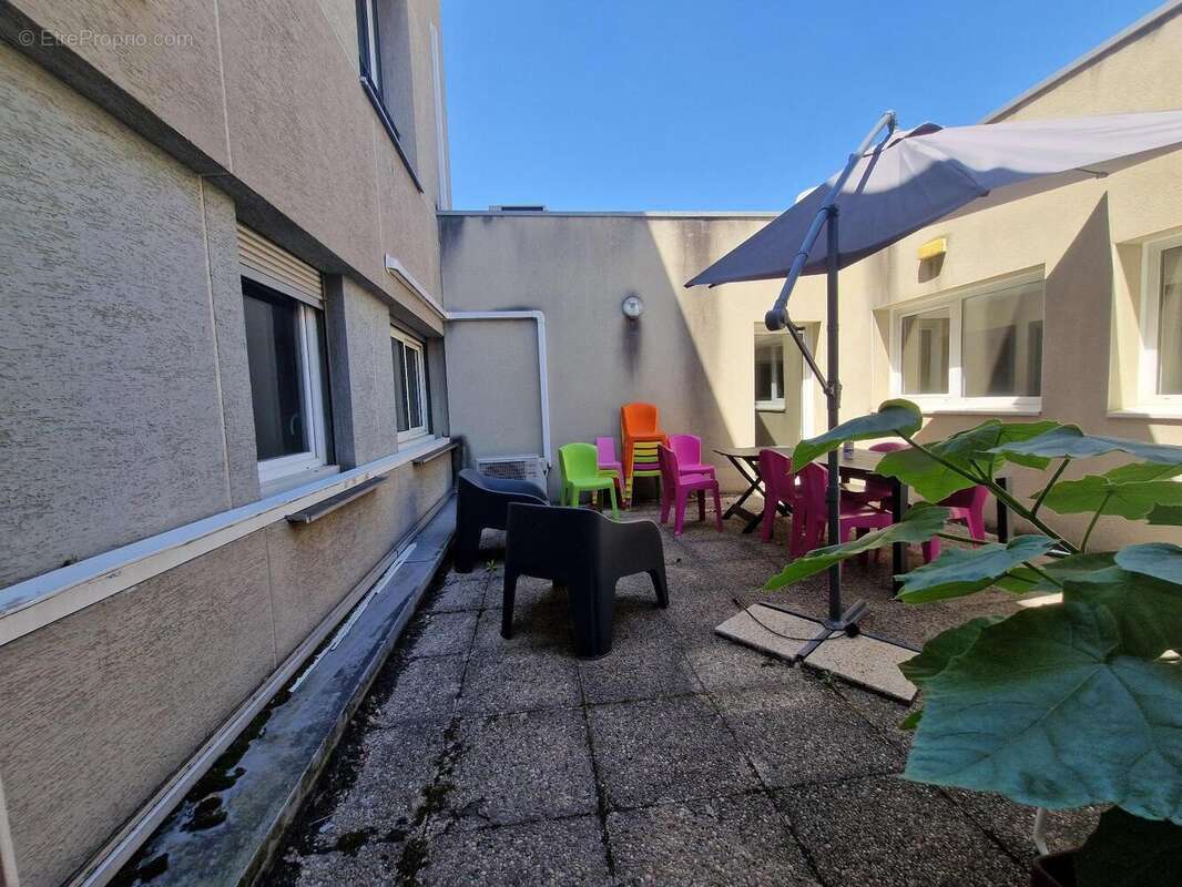   - Commerce à GIVORS