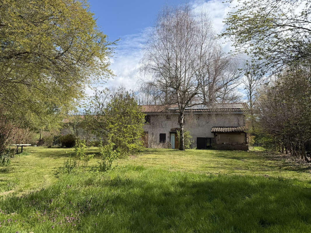 Maison à AUGEROLLES