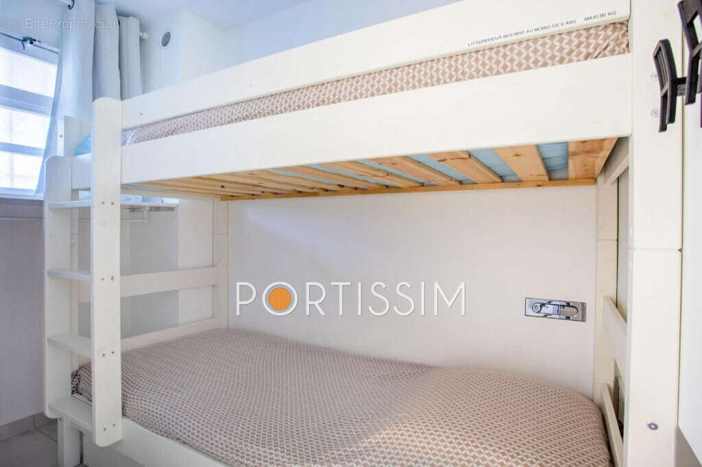 Appartement à SAINT-LAURENT-DU-VAR