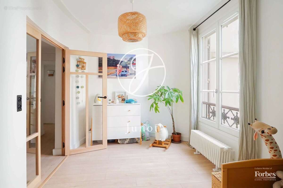 Appartement à PARIS-7E
