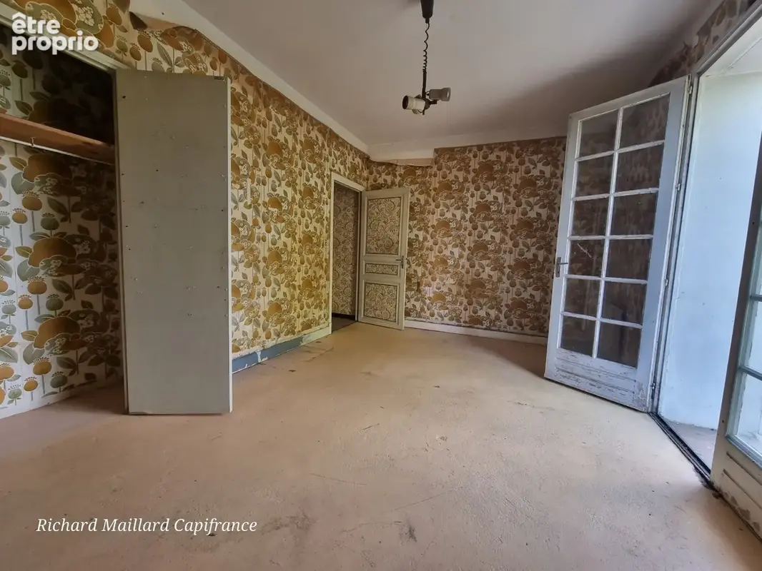 EXCLUSIVITÉ — Maison de caractère à fort potentiel à rénover — Cadre naturel exceptionnel  sur 3 300 m² de terrain - photo 6