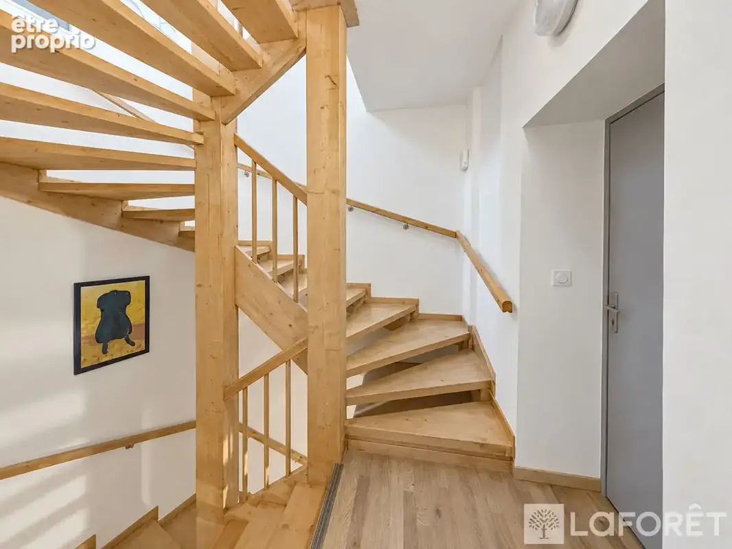 À VENDRE - Grand studio meublé avec locataire en place - Place Saint-Nicaise - photo 5