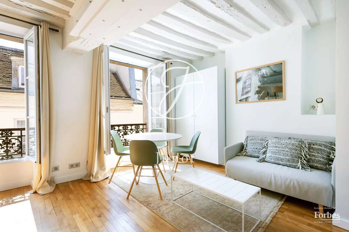 Appartement à PARIS-3E