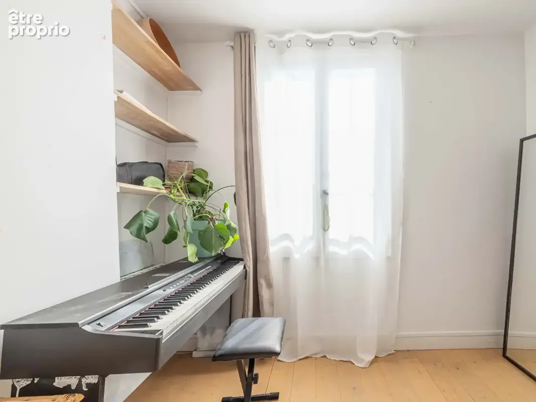 Comme une petite maison sous les toits  Triplex de caractère avec cheminée - photo 7