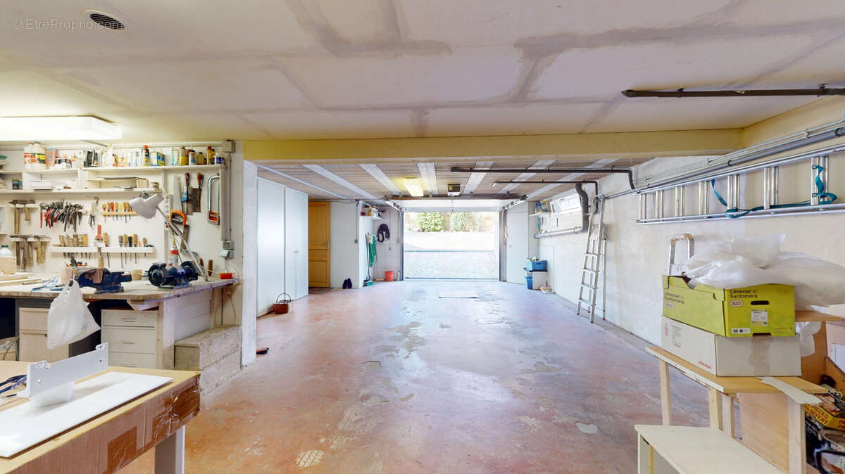 Maison à SAINTE-GENEVIEVE-DES-BOIS