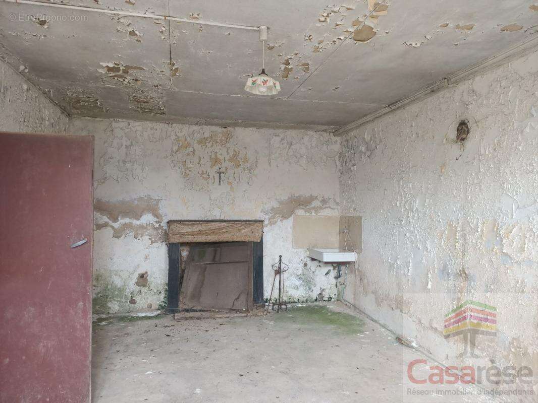 Maison à SAINT-GEORGES-DE-REINTEMBAULT