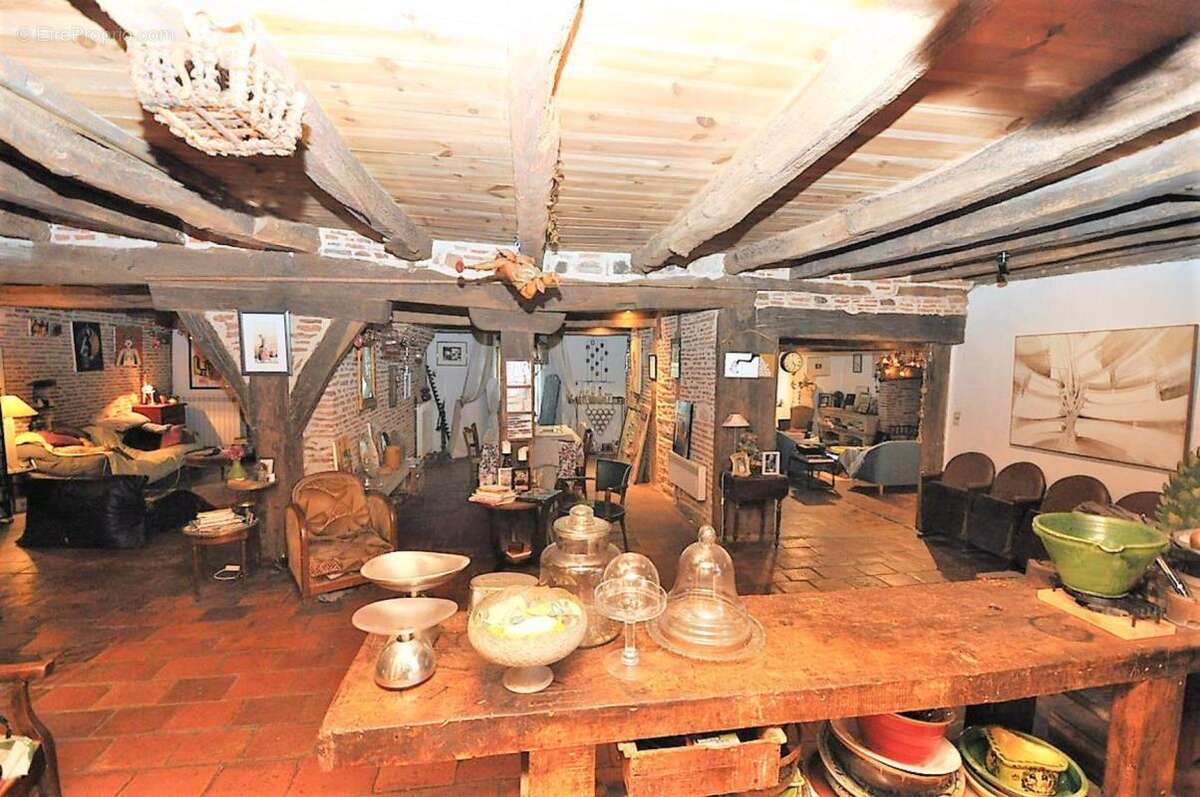 Maison 400 m² à Gaillac  - photo 9