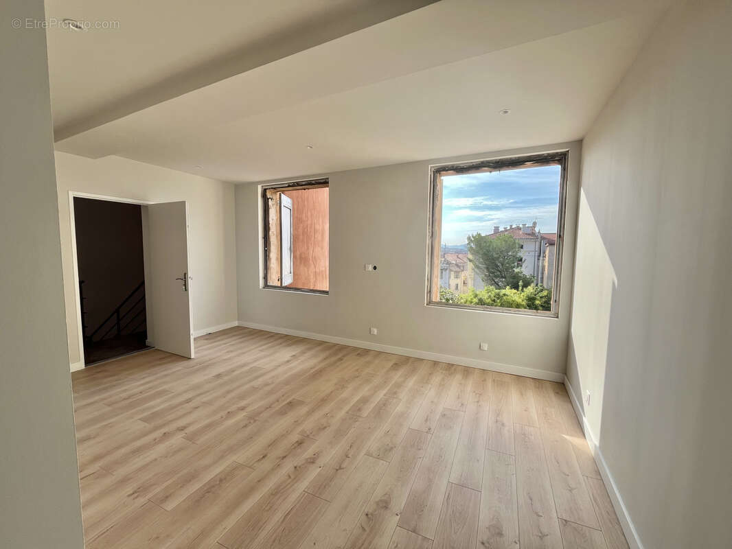 Appartement à MARSEILLE-1E