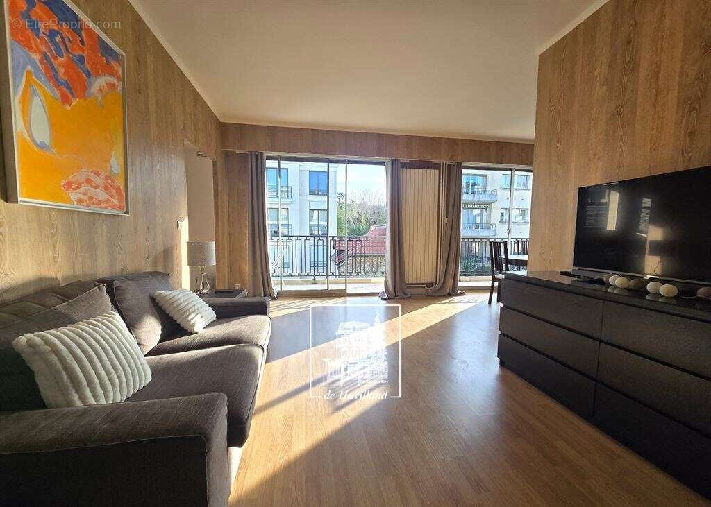 Appartement à NEUILLY-SUR-SEINE