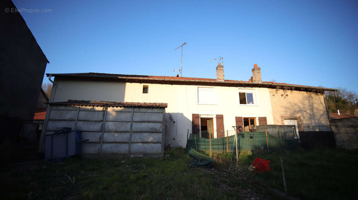 Maison à VELLE-SUR-MOSELLE