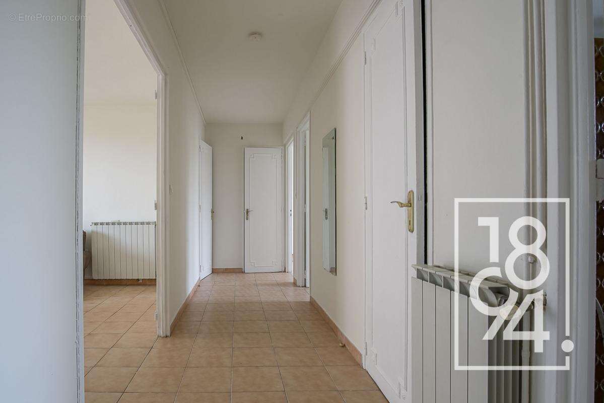 Appartement à MARSEILLE-5E