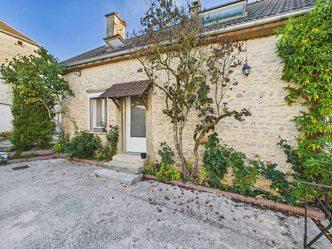 Maison à BUXIERES-SUR-ARCE