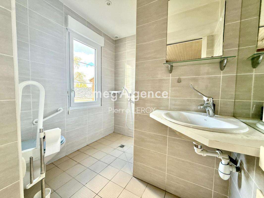 Maison à LE BOURG-D'IRE