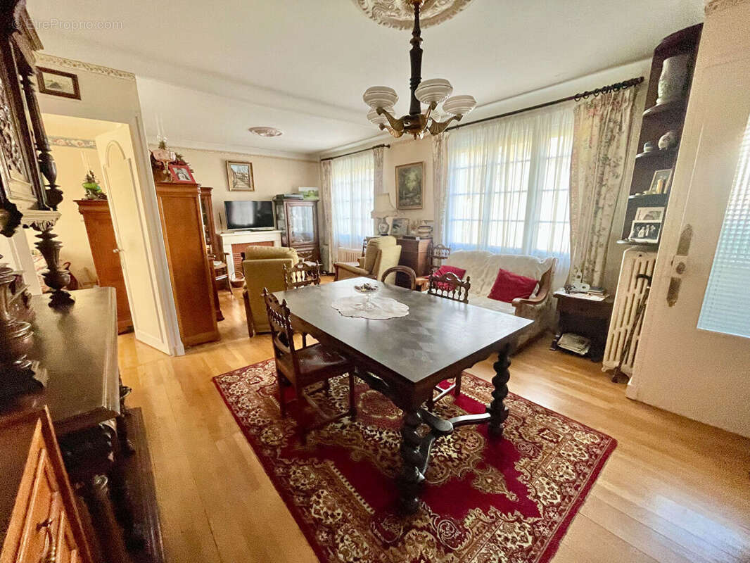 Maison à SAINT-CYR-SUR-LOIRE