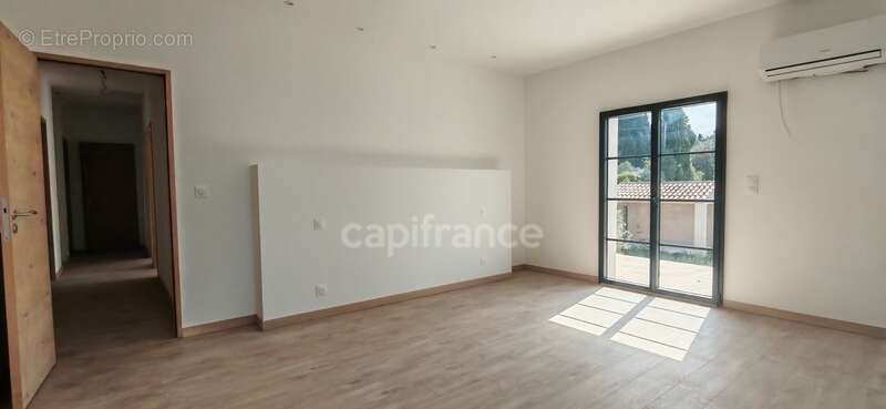 Maison à FONTVIEILLE