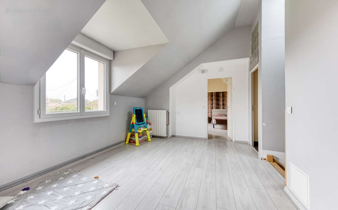 Maison à OZOIR-LA-FERRIERE