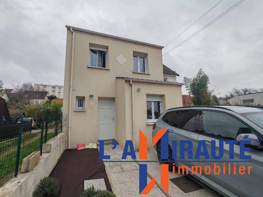 Maison à SARTROUVILLE