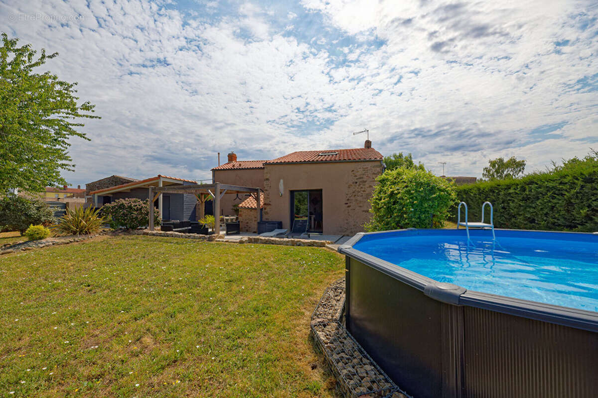 Maison familiale en pierre - Lege - photo 2