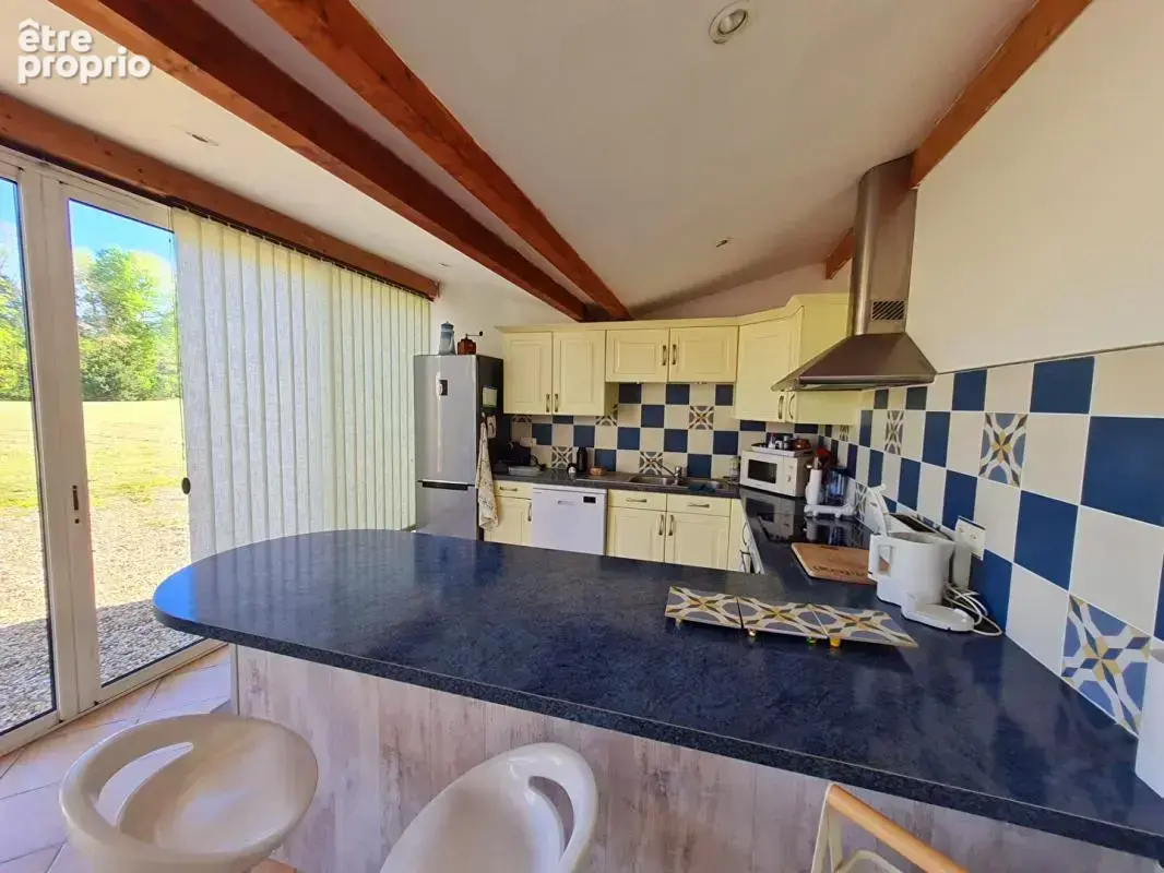 AUTHENTIQUE CHARENTAISE RENOVEE   3ch, veranda, 5000m2 de terrain, 2 garages - photo 16