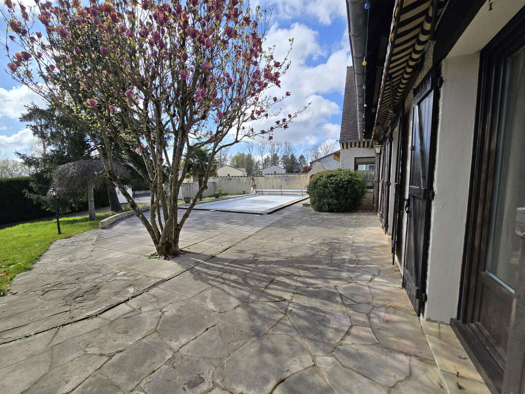 Maison à SAINT-REMY-EN-ROLLAT