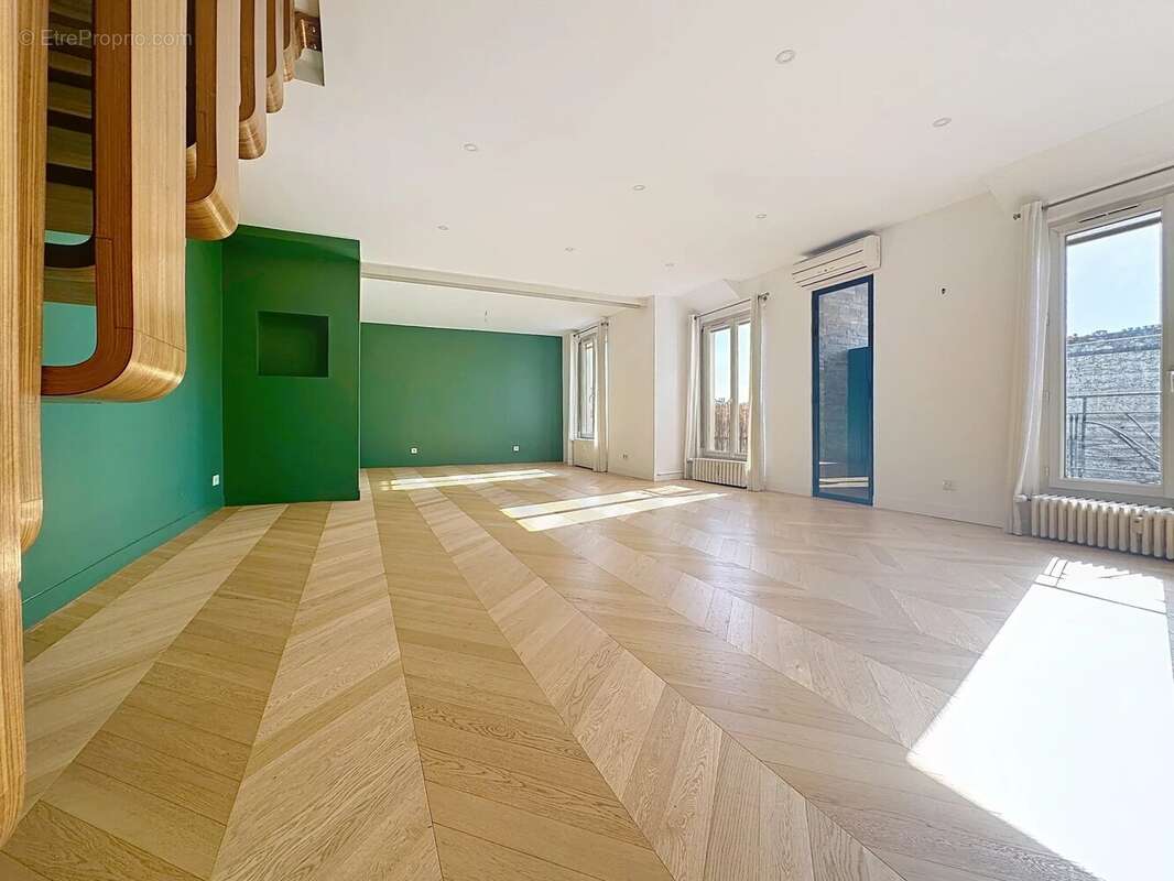 Appartement à PARIS-16E
